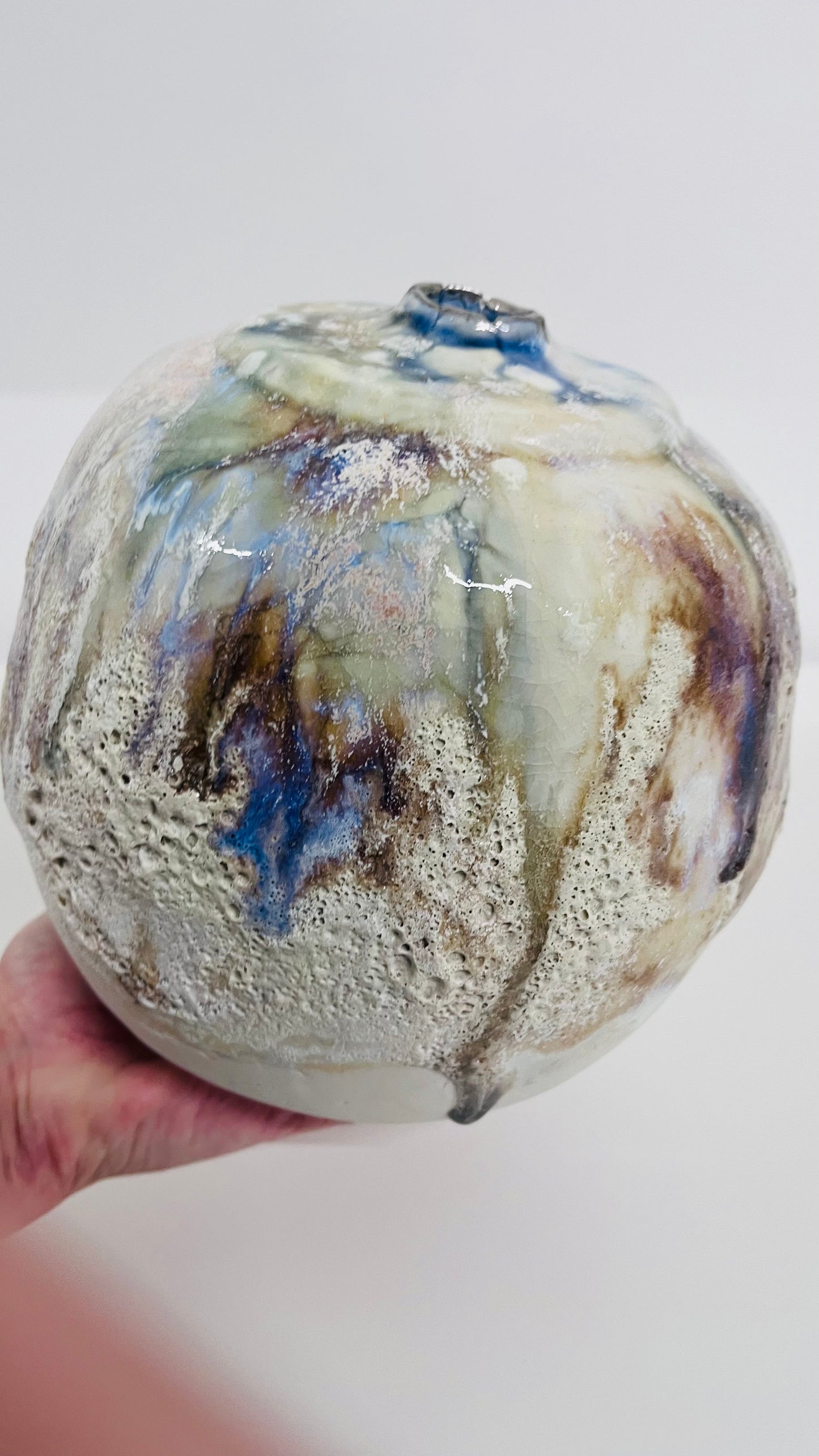 Textured Glazed Porcelain Moon Jar with Platinum Detail Rim