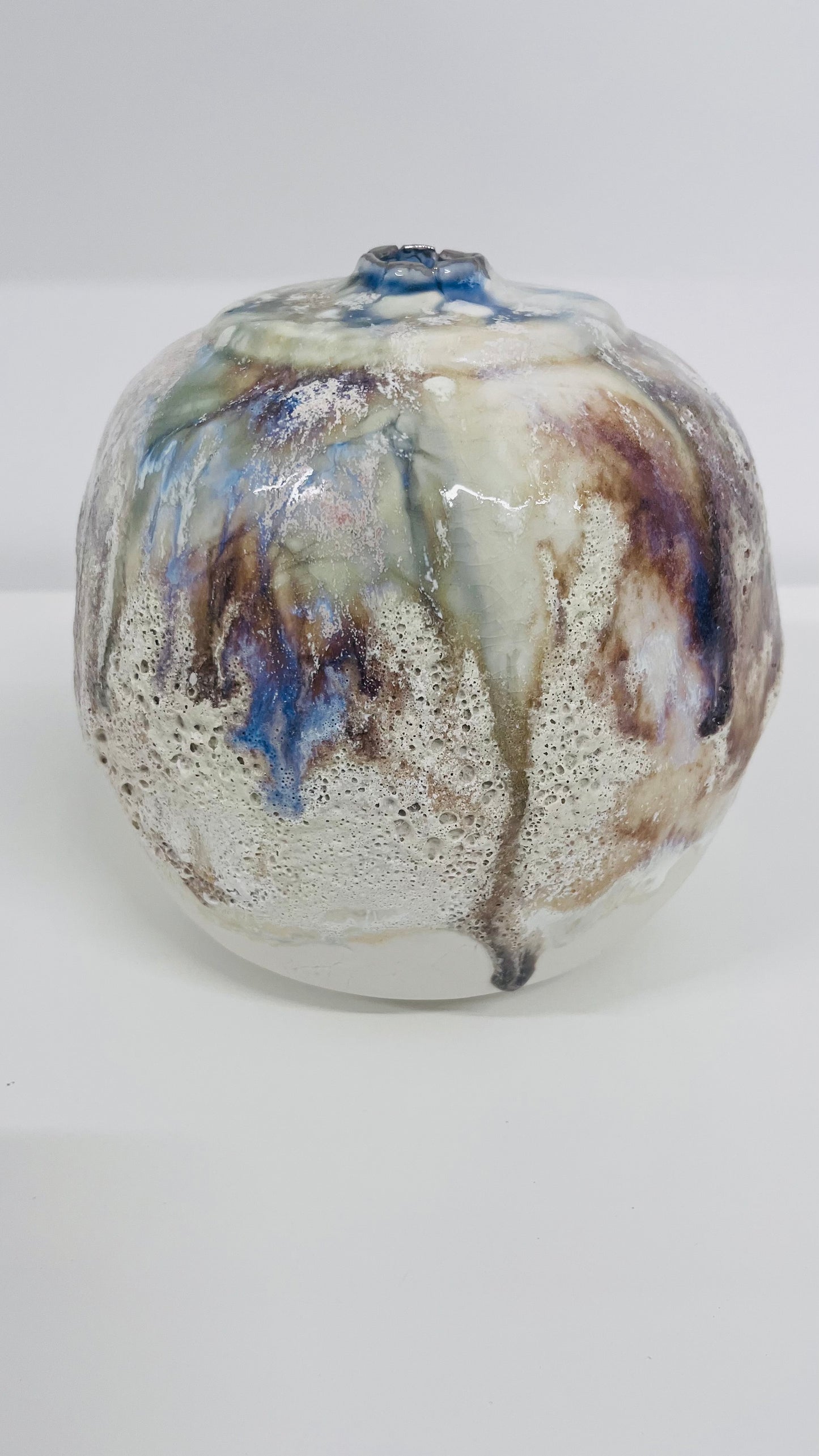 Textured Glazed Porcelain Moon Jar with Platinum Detail Rim