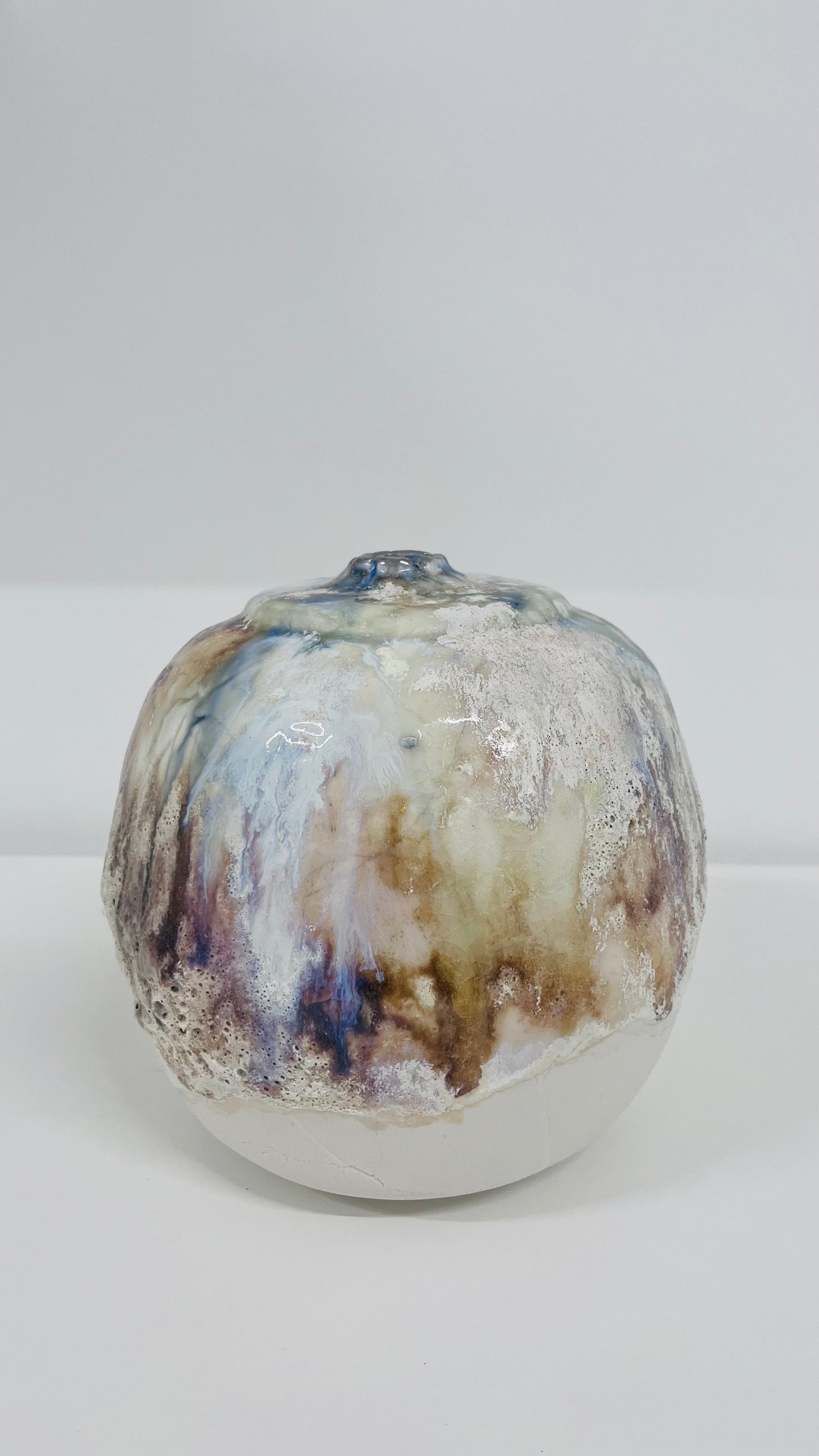 Textured Glazed Porcelain Moon Jar with Platinum Detail Rim