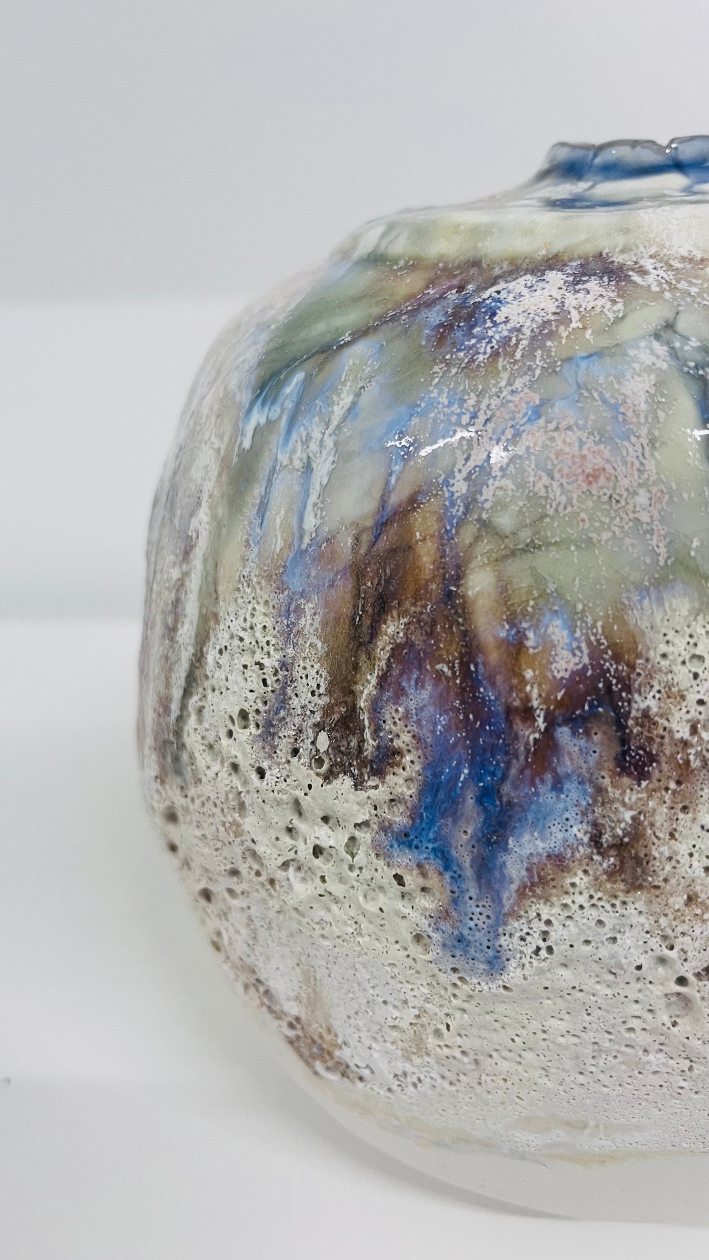 Textured Glazed Porcelain Moon Jar with Platinum Detail Rim