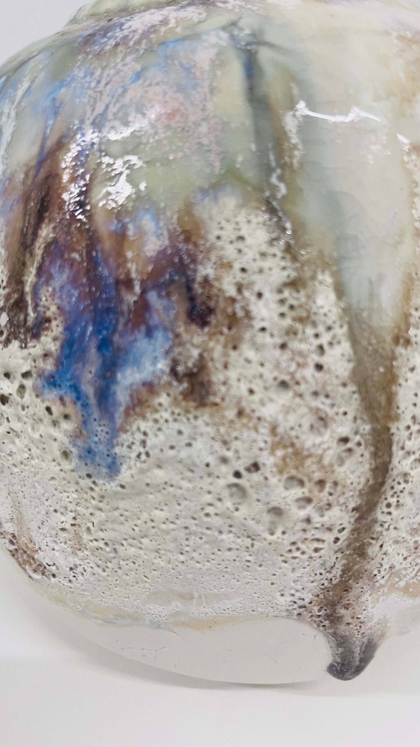 Textured Glazed Porcelain Moon Jar with Platinum Detail Rim